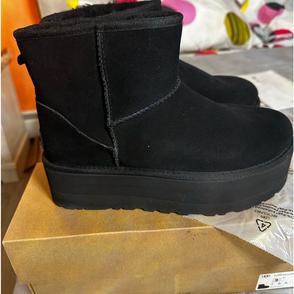 UGG Women’s Classic Mini Platform